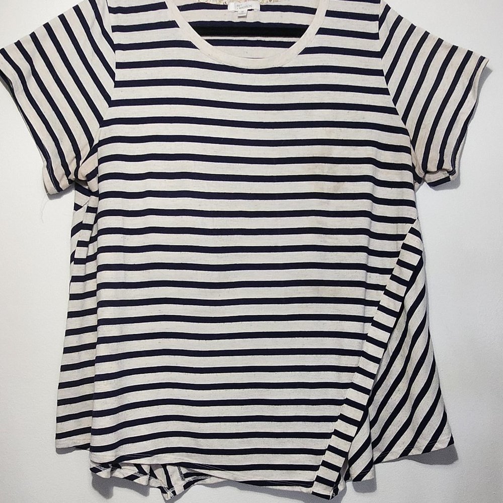 Plus size short sleeved stripped T-shirt